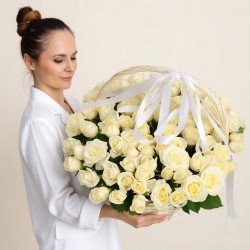 «101 роза в корзине»