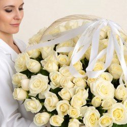 «101 роза в корзине»